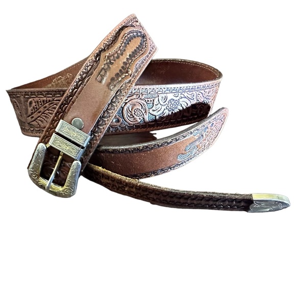 NOCONA BRAND BEAUTIFUL LEATHER TOOLED FLORAL BELT WITH DOUBLE MEDAL BELT LOOP - Picture 4 of 11